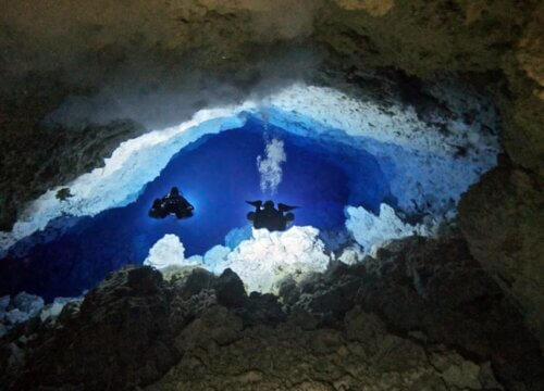 Advanced Cave Diving - Two Unique Dive Spots at Catalina Island | cave diving in Bayahibe, cave diving in the Dominican Republic, advanced cave diving, Padre Nuestro Bayahibe, Cueva del Chicho, Caribbean cave diving, technical cave diving, Bayahibe diving tours, underwater caves Dominican Republic, dive sites Bayahibe.